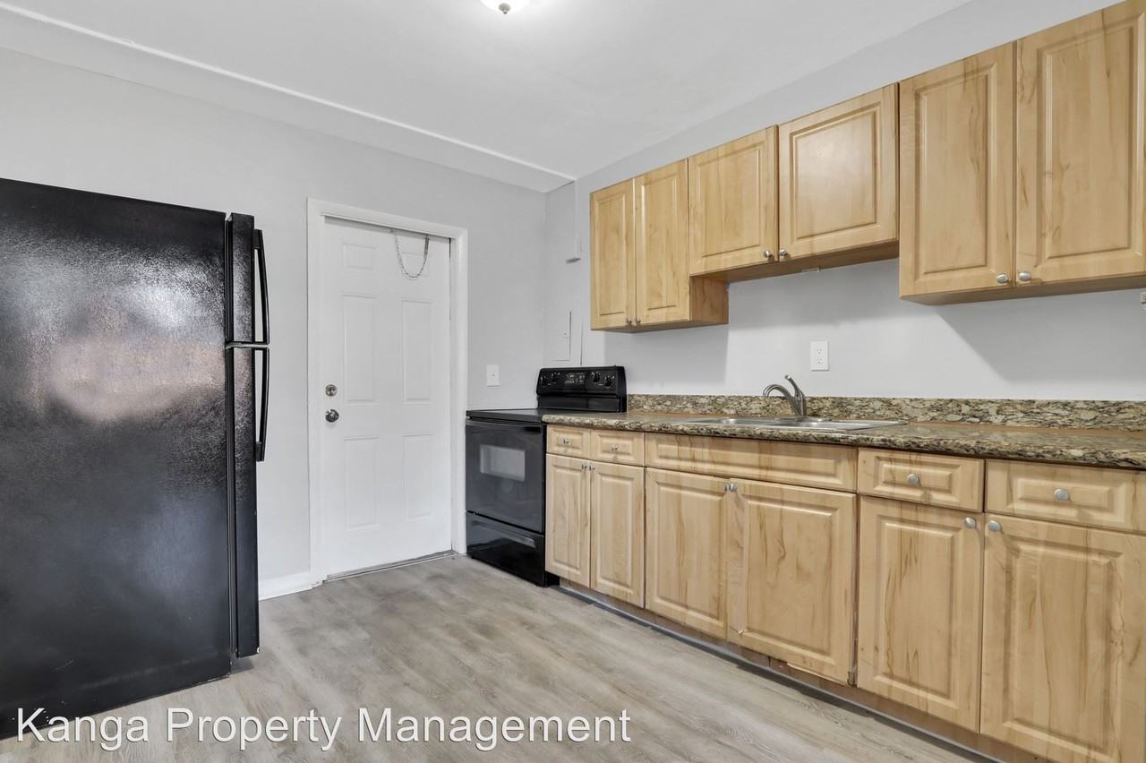 1600 Center St - Photo 2 of 13