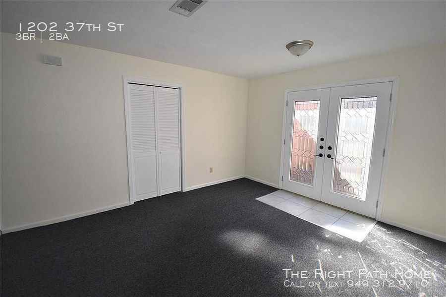 1202 37th St - Photo 3 of 11