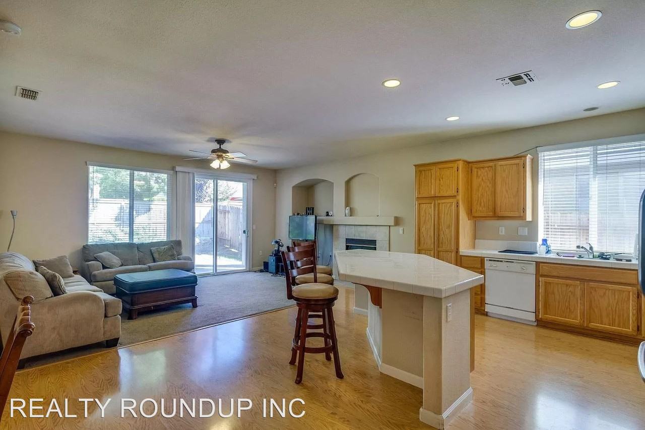 10141 E Taron Dr - Photo 2 of 21