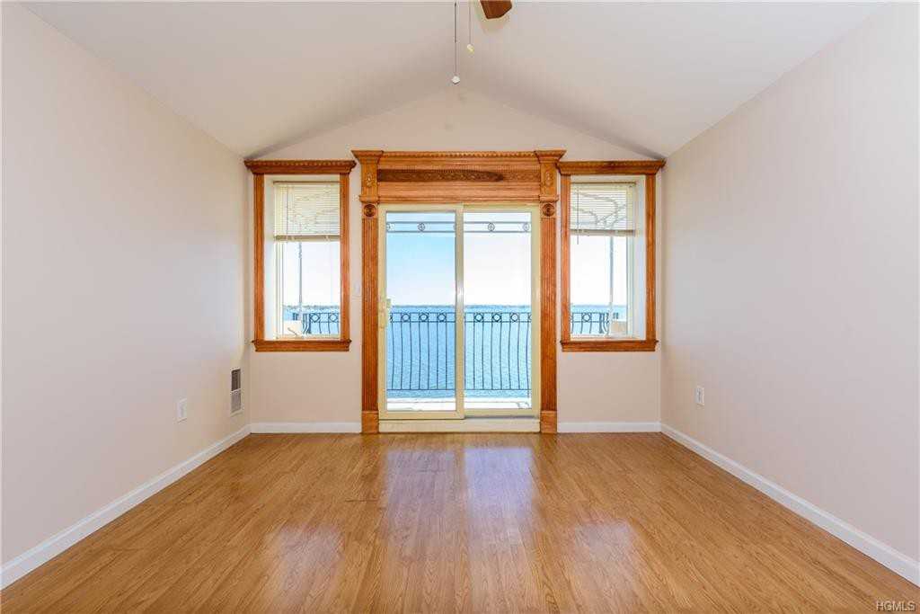 1428 Outlook Avenue - Photo 3 of 11