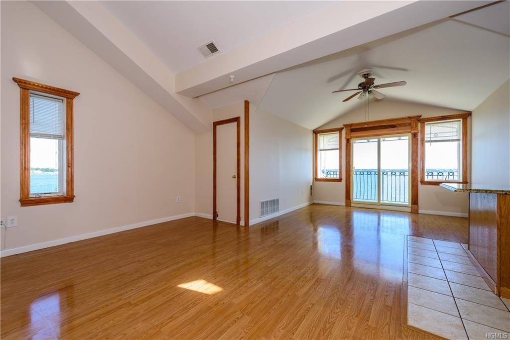 1428 Outlook Avenue - Photo 2 of 11