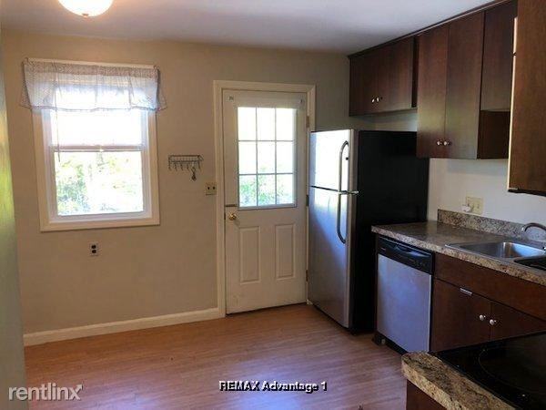 1289 Main St - Photo 3 of 9