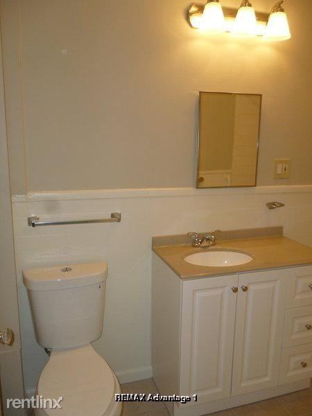 589 Pleasant St - Photo 2 of 12