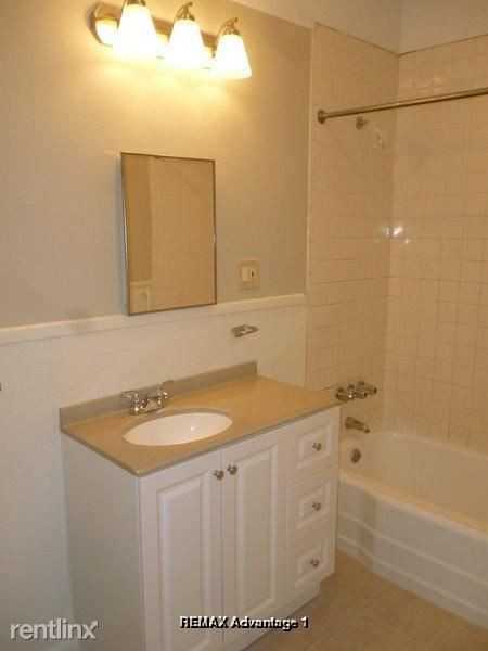 589 Pleasant St - Photo 3 of 12