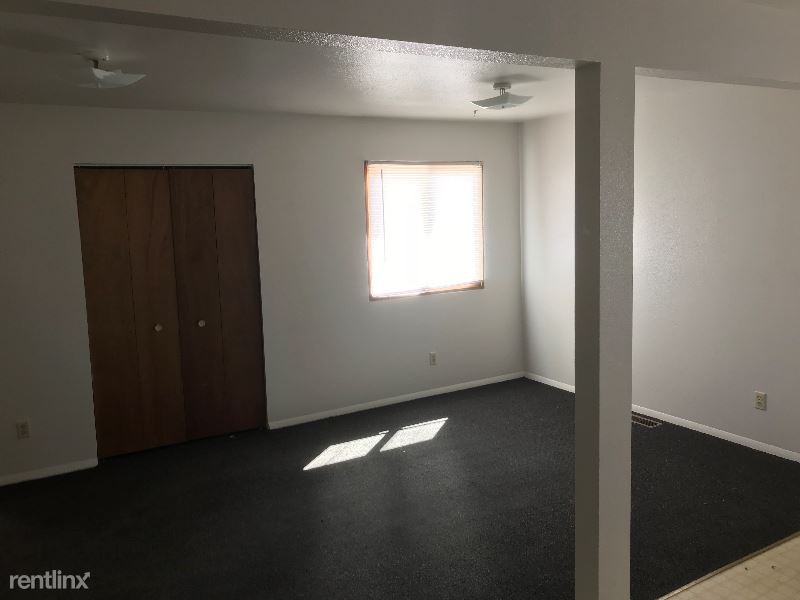 1406 S Boxelder St 2 - Photo 3 of 8