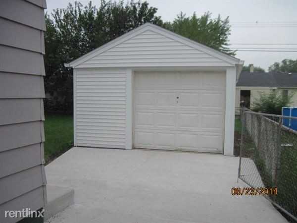 12418 Agnes St - Photo 2 of 9