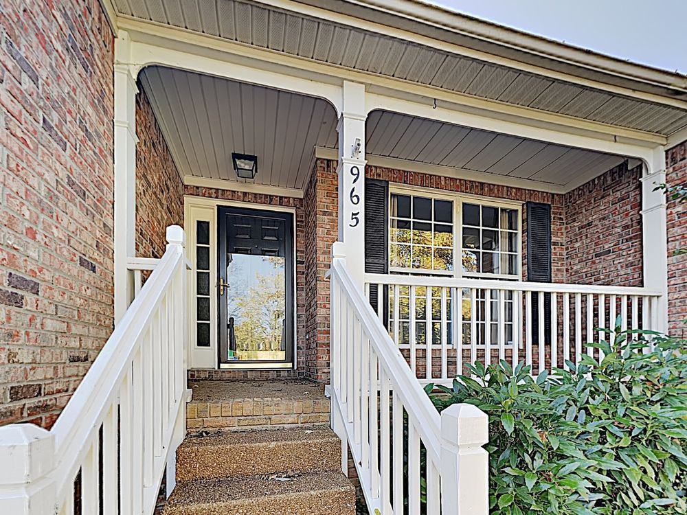 965 Waynewood Ln - Photo 2 of 31