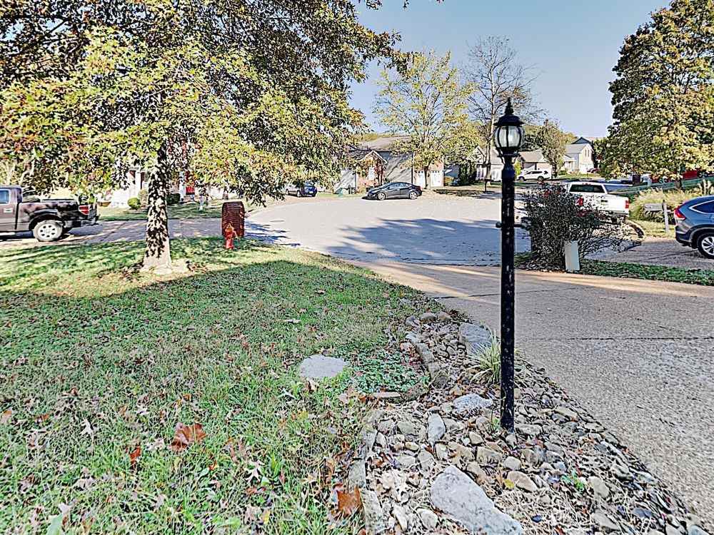 965 Waynewood Ln - Photo 3 of 31