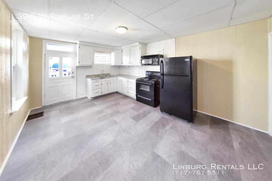 1396 W Poplar St - Photo 3 of 14