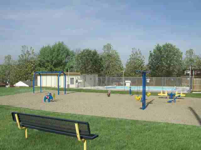 Country Club Apartments - Photo 2 of 4