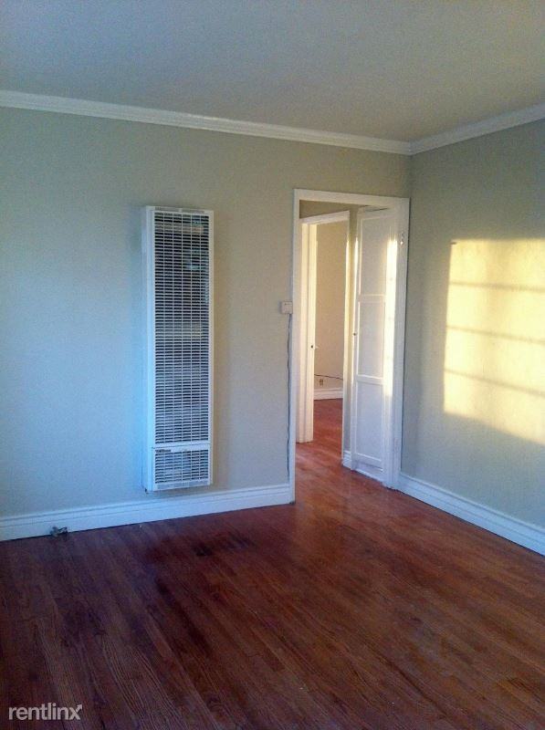 5735 Ruthelen St 5735 1/2 - Photo 2 of 3