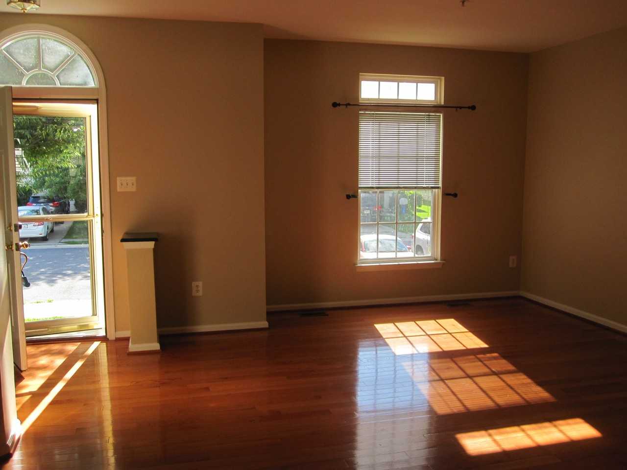 2202 Barnet Ct - Photo 2 of 18