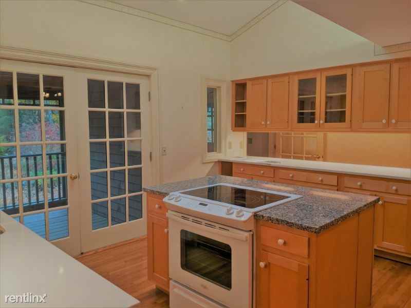11 Maple St - Photo 2 of 25