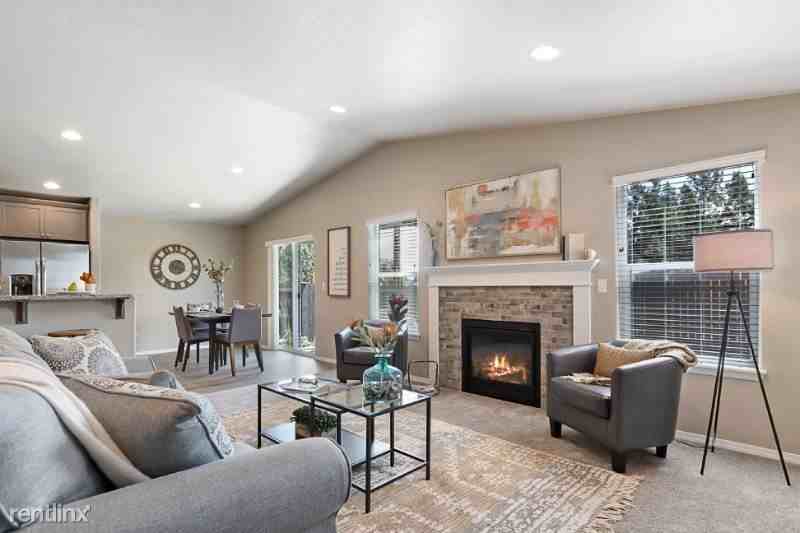 2927 Ne Quiet Canyon Dr