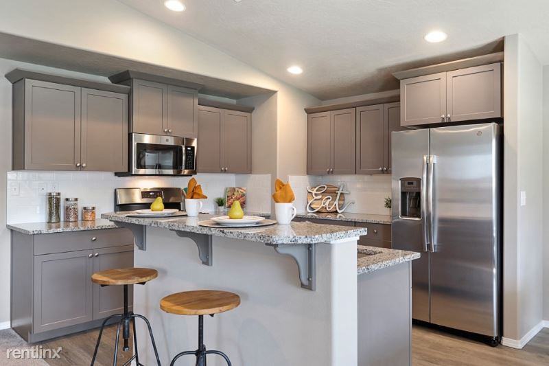 2927 Ne Quiet Canyon Dr - Photo 2 of 9