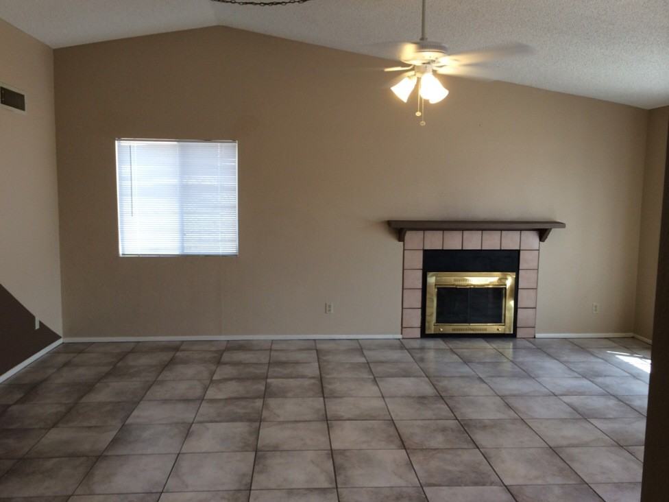 2318 N 87th Ave - Photo 3 of 12