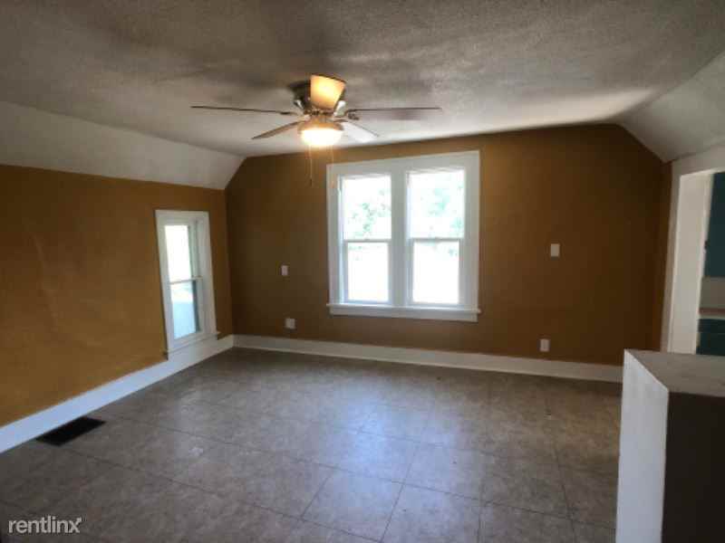 1555 24th St 2 - Photo 3 of 9