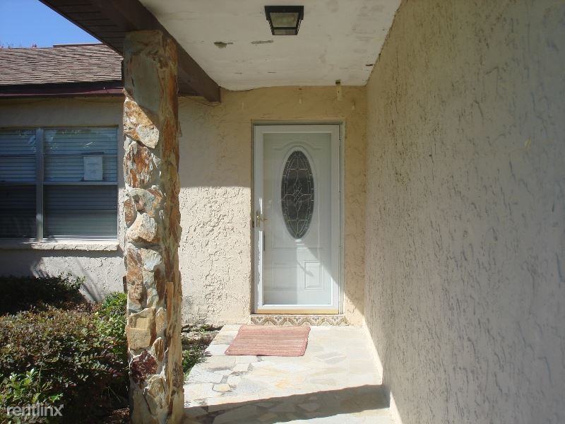 15915 Sea Pines Dr - Photo 3 of 15