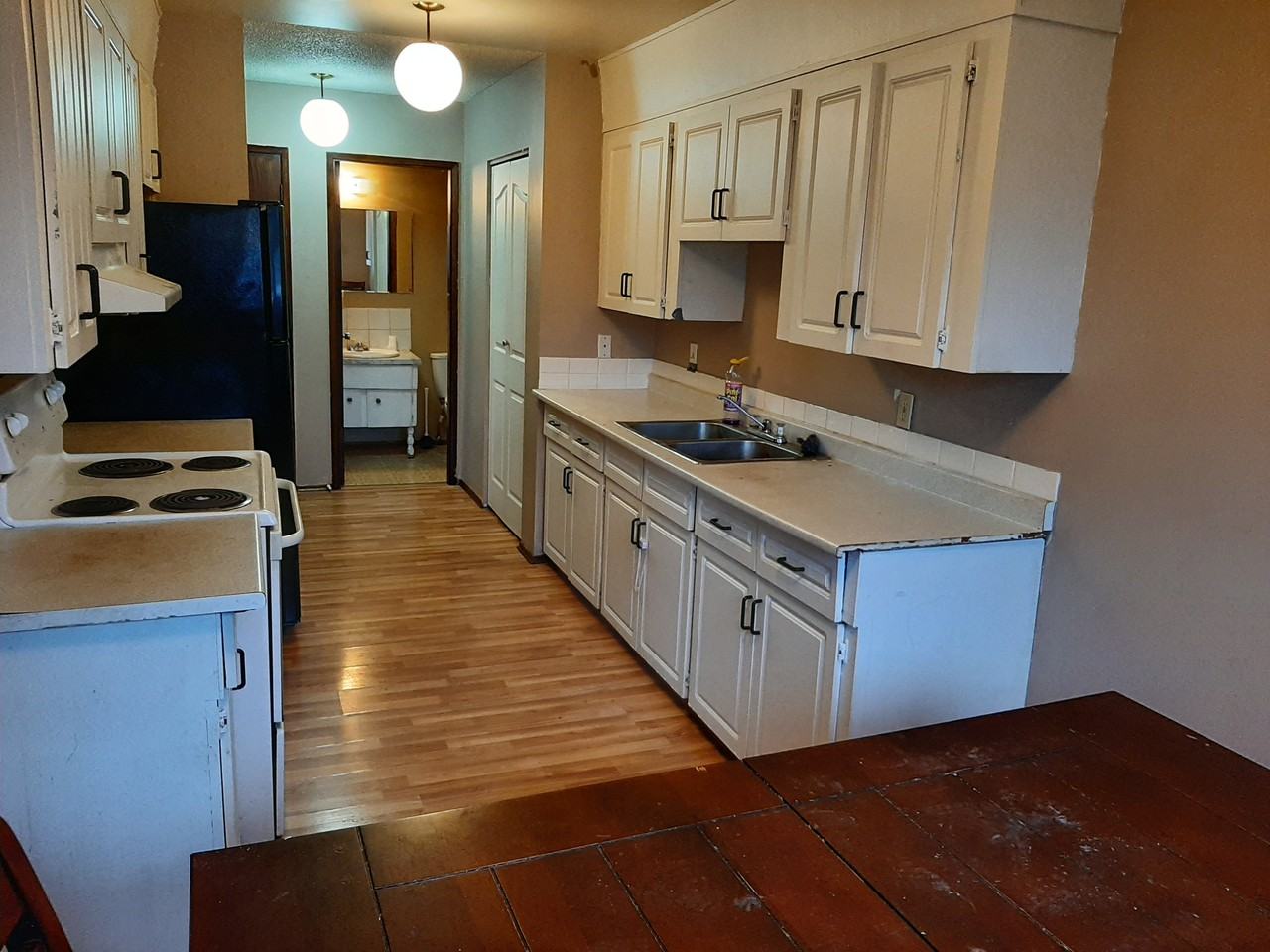 11825 46 Street Northwest - Photo 3 of 9