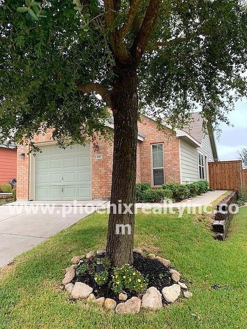 844 Village Point Ln - Photo 3 of 14