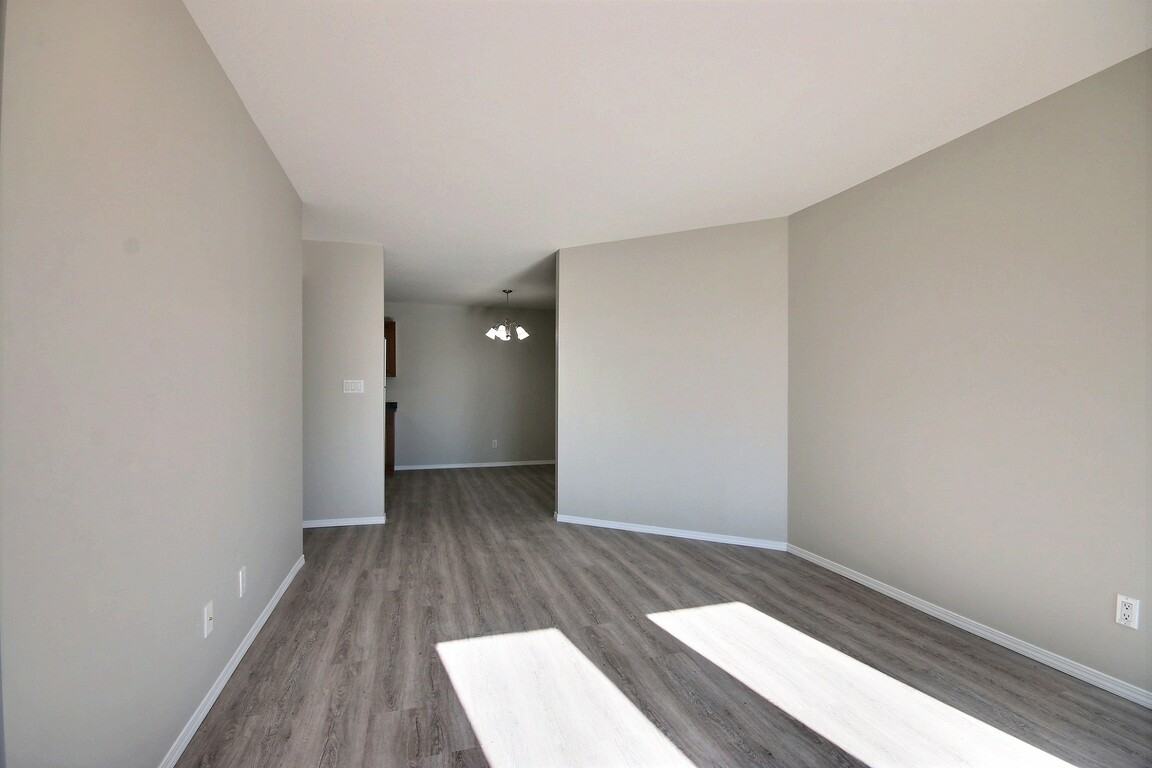 517 - #109 Albert Street - Photo 3 of 16