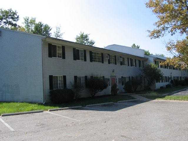 White Oak Square Apartments - Photo 2 of 4