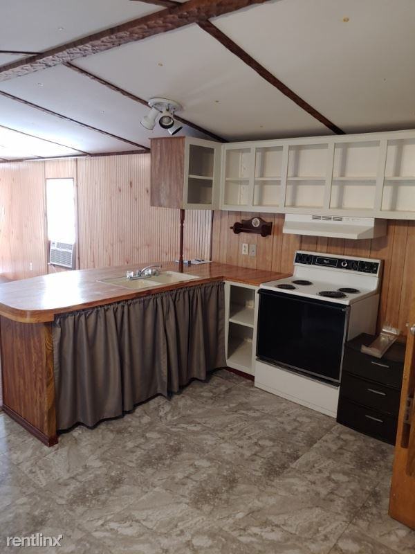 228 W Maddox Ave - Photo 2 of 5