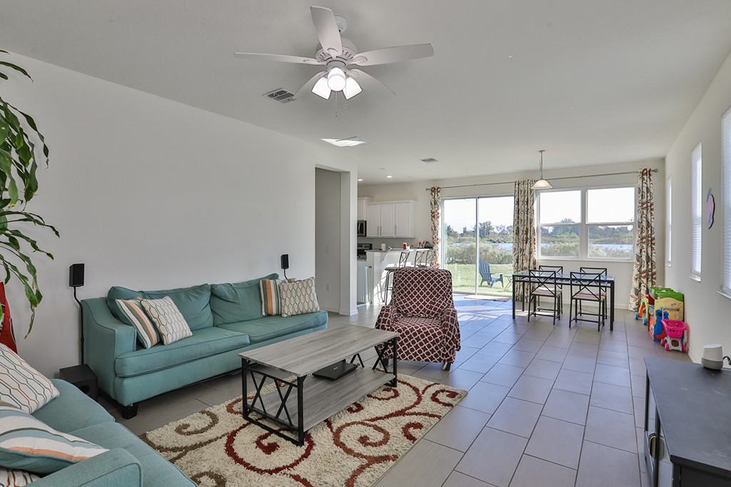 10546 Medford Lake Dr - Photo 3 of 28