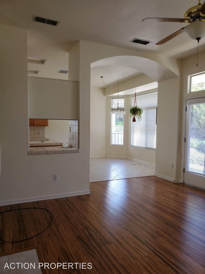 7392 Acorn Glen Loop - Photo 3 of 4