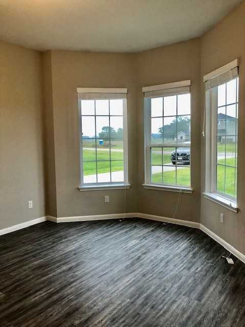 1050 Lakeland Circle - Photo 3 of 10