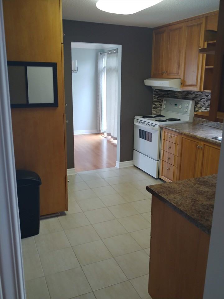 1781 Cloverlawn Crescent - Photo 2 of 26