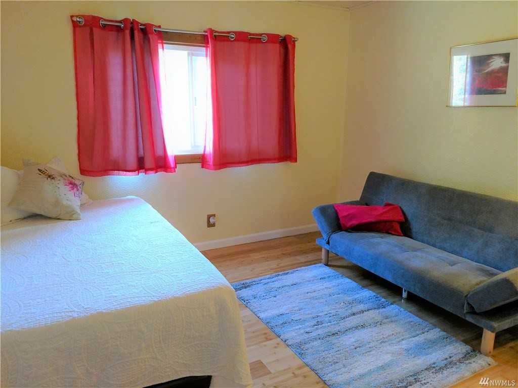 2043 Paradise Rd - Photo 2 of 9