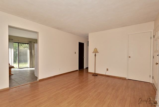 891 Camelot Dr - Photo 3 of 21