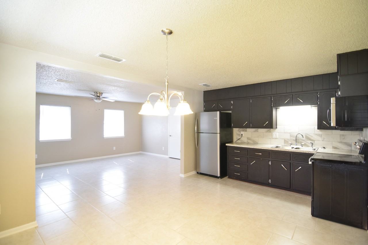 1213 Meadow Dr - Photo 6 of 17