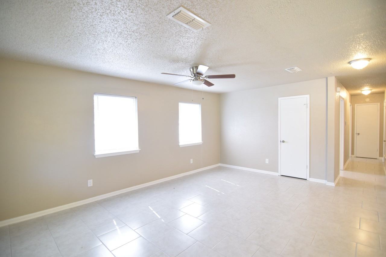 1213 Meadow Dr - Photo 7 of 17
