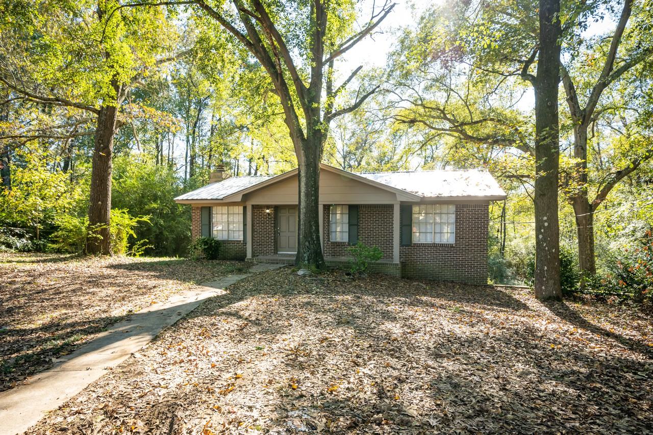 933 Crestview Ln - Photo 3 of 35