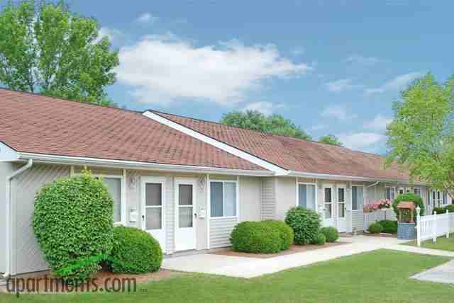 Port O'Call Apartments - Photo 3 of 17