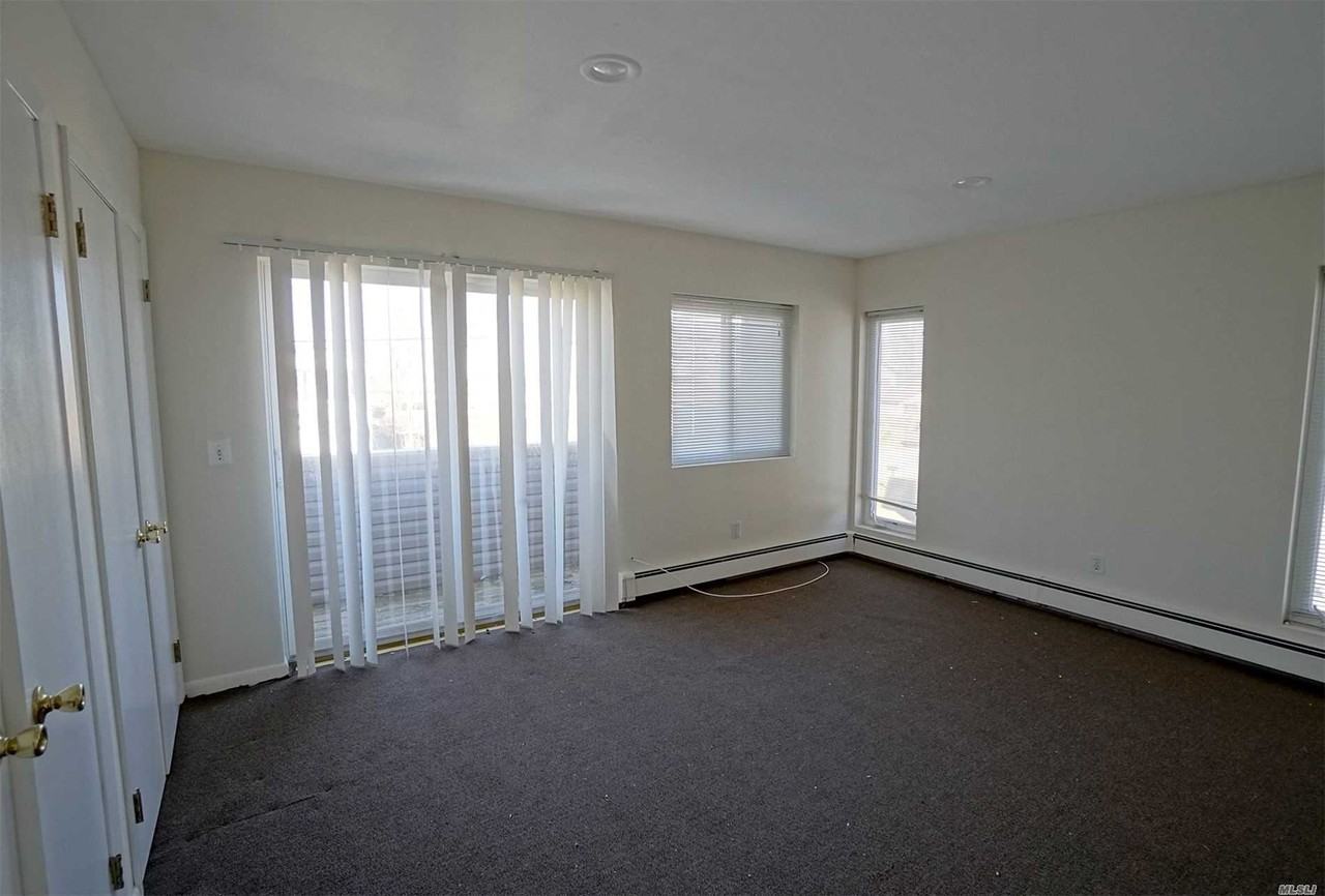 14 Edgewater Dr - Photo 3 of 10