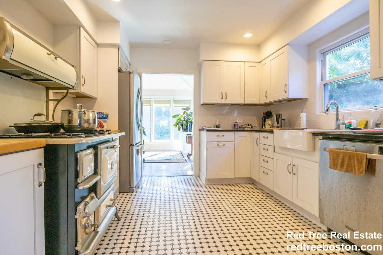 80 Dixon Ave. - Photo 3 of 33