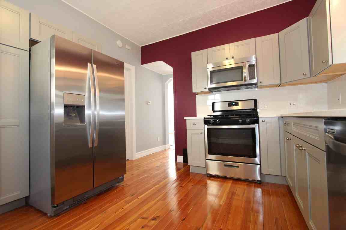 553 Pleasant Street Southeast - Photo 3 of 18