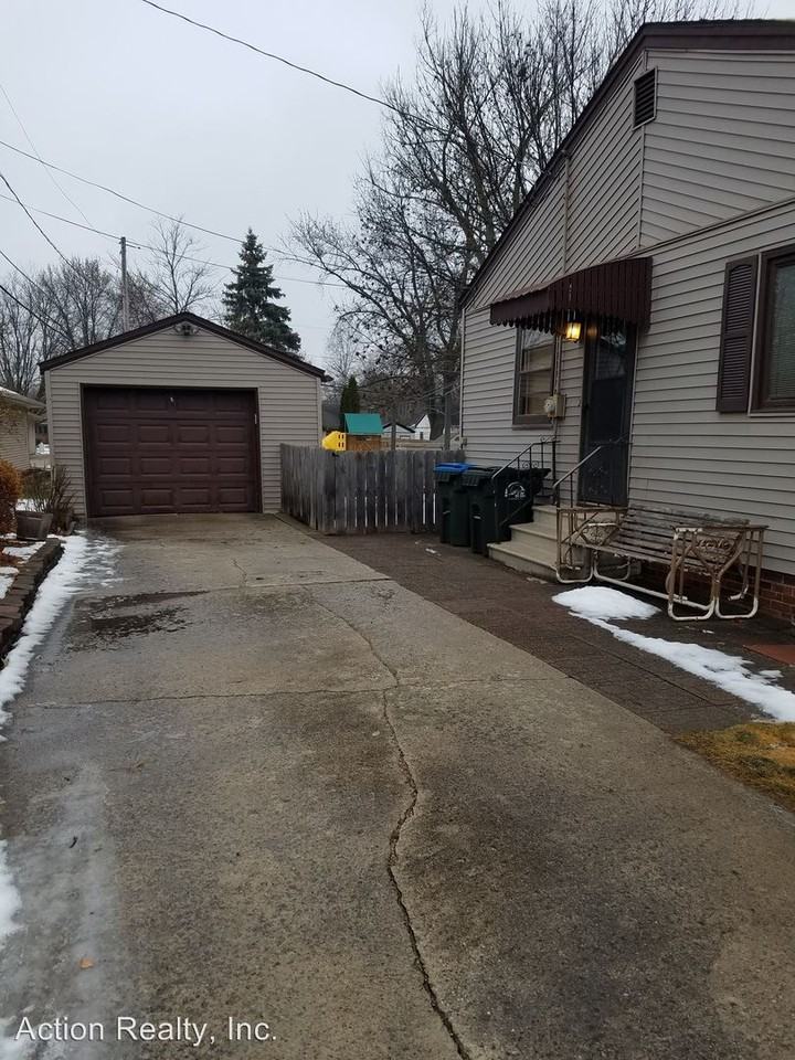 1642 11th Ave N - Photo 2 of 20