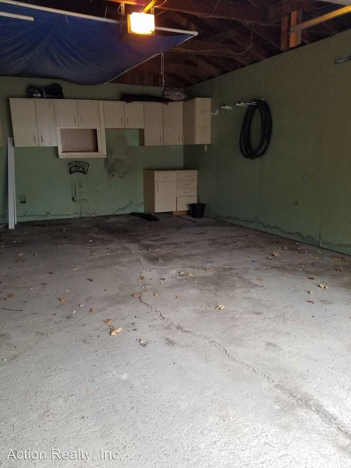 1642 11th Ave N - Photo 3 of 20