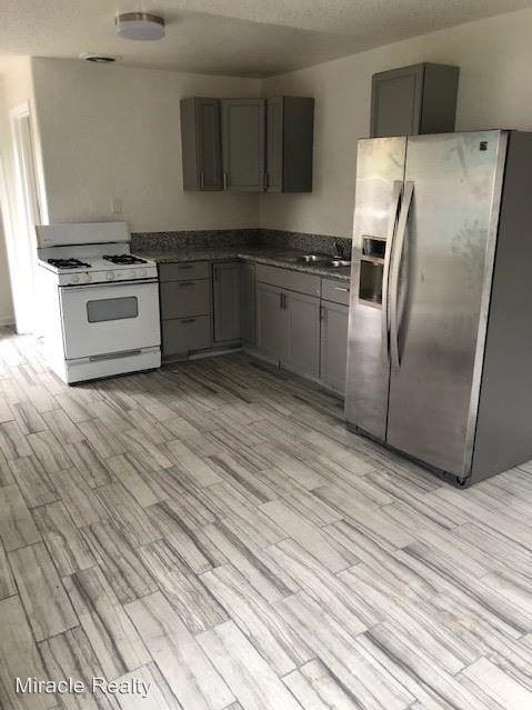 927 1/2 1/2 Daulton Ave - Photo 3 of 5