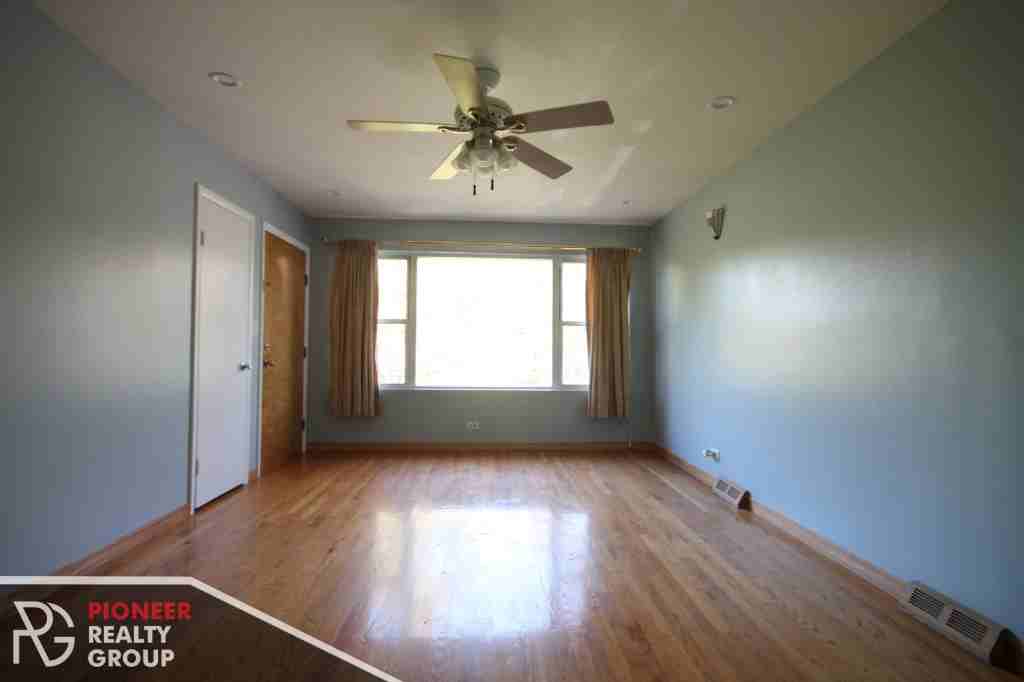 1835 West Berteau Avenue #2