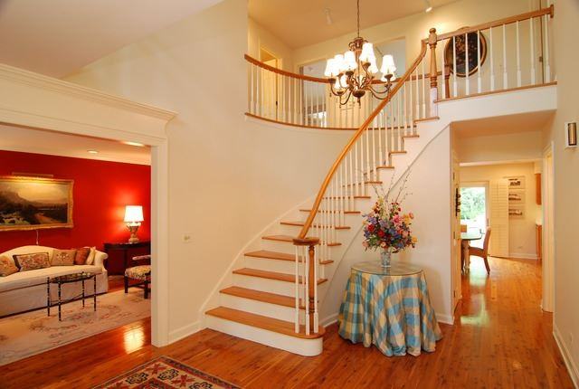 27W145 Cove Ln - Photo 2 of 11