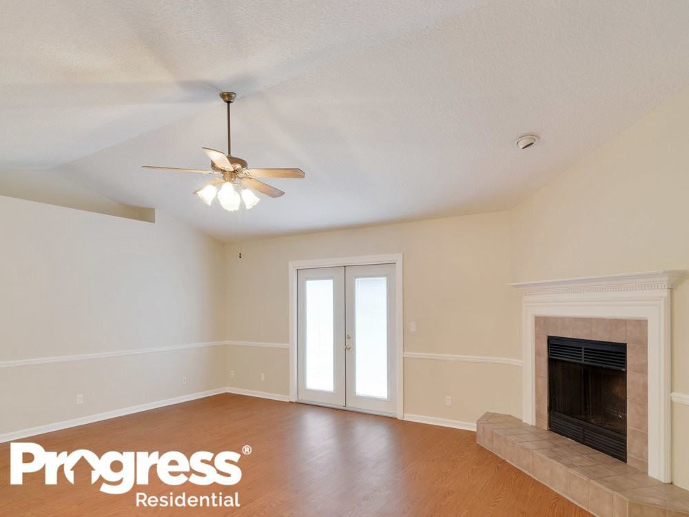 387 Naugatuck Dr - Photo 2 of 15