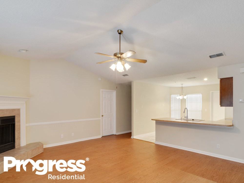 387 Naugatuck Dr - Photo 3 of 15