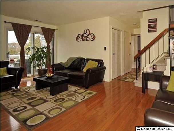 78 Farnham Square - Photo 2 of 11
