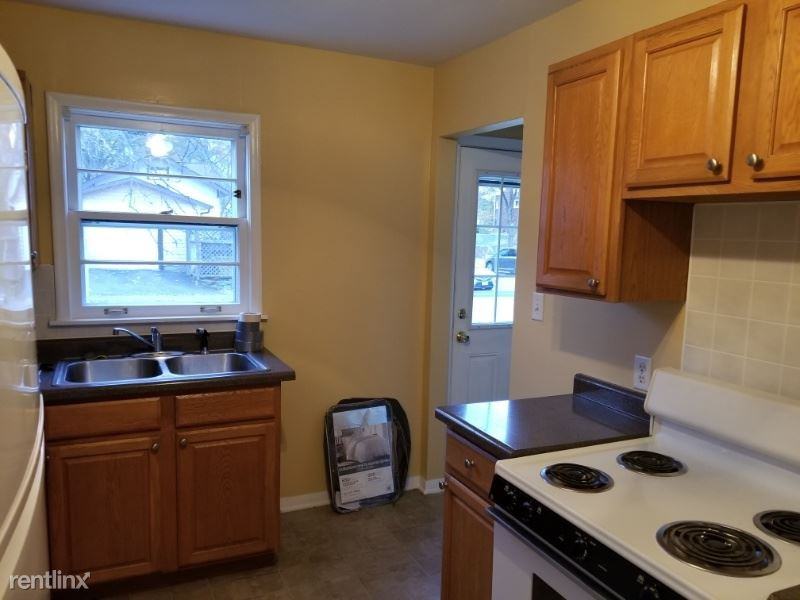 235 Albert Steet South - Photo 3 of 5