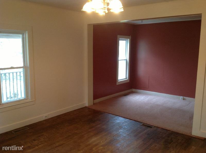 1006 Wall St - Photo 3 of 9